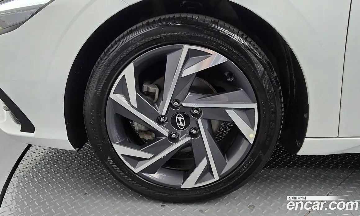 Hyundai Avante 2023 1.6 автомат (гидро), фото 5