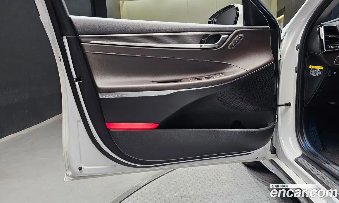 Hyundai Grandeur 2017 3.0 автомат (гидро), фото 14