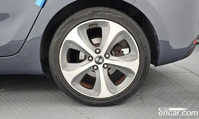 Kia Carens 2015 2.0 автомат (гидро), миниатюра 7