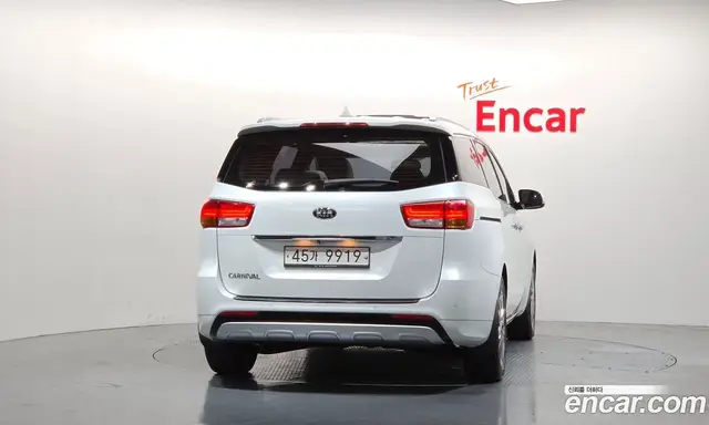 Kia Carnival 2017 2.2 автомат (гидро), миниатюра 4 Kia Carnival 2017 2.2 автомат (гидро), миниатюра 4