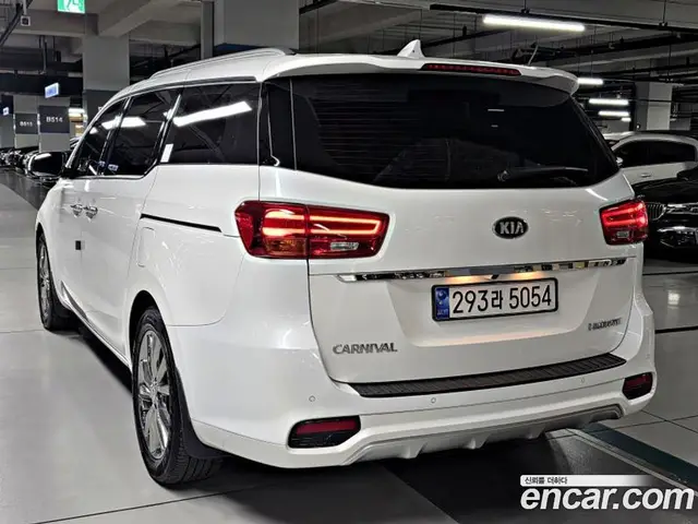 Kia Carnival 2020 2.2 автомат (гидро), миниатюра 5
