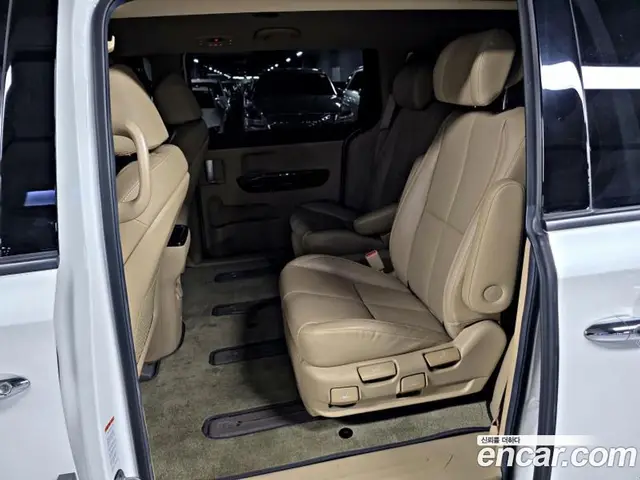 Kia Carnival 2020 2.2 автомат (гидро), миниатюра 8