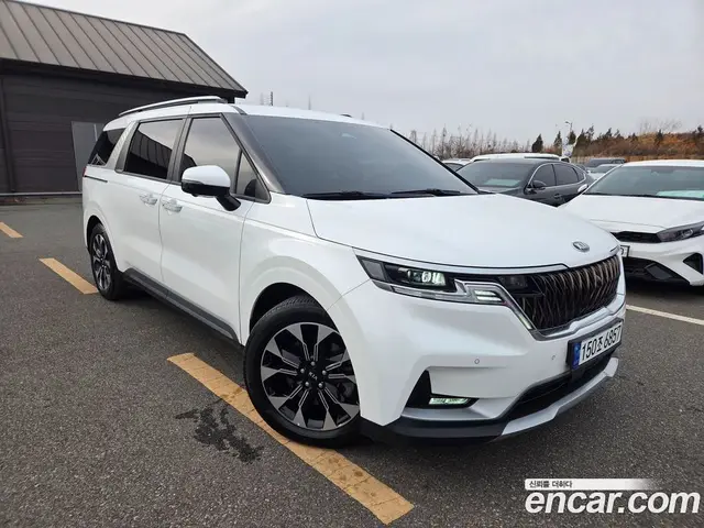 Kia Carnival 2021 2.2 автомат (гидро), миниатюра 4