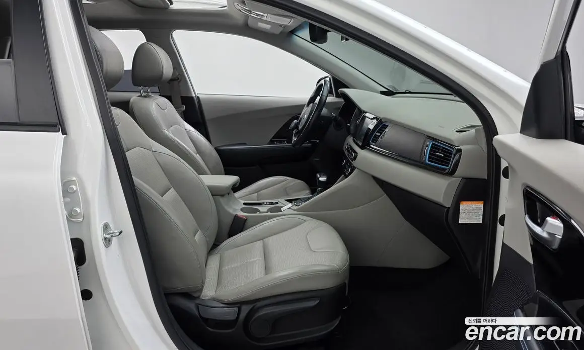 Kia Niro 2016 1.6 автомат (гидро), фото 15