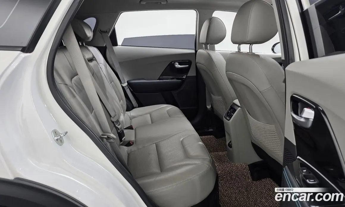 Kia Niro 2016 1.6 автомат (гидро), фото 16