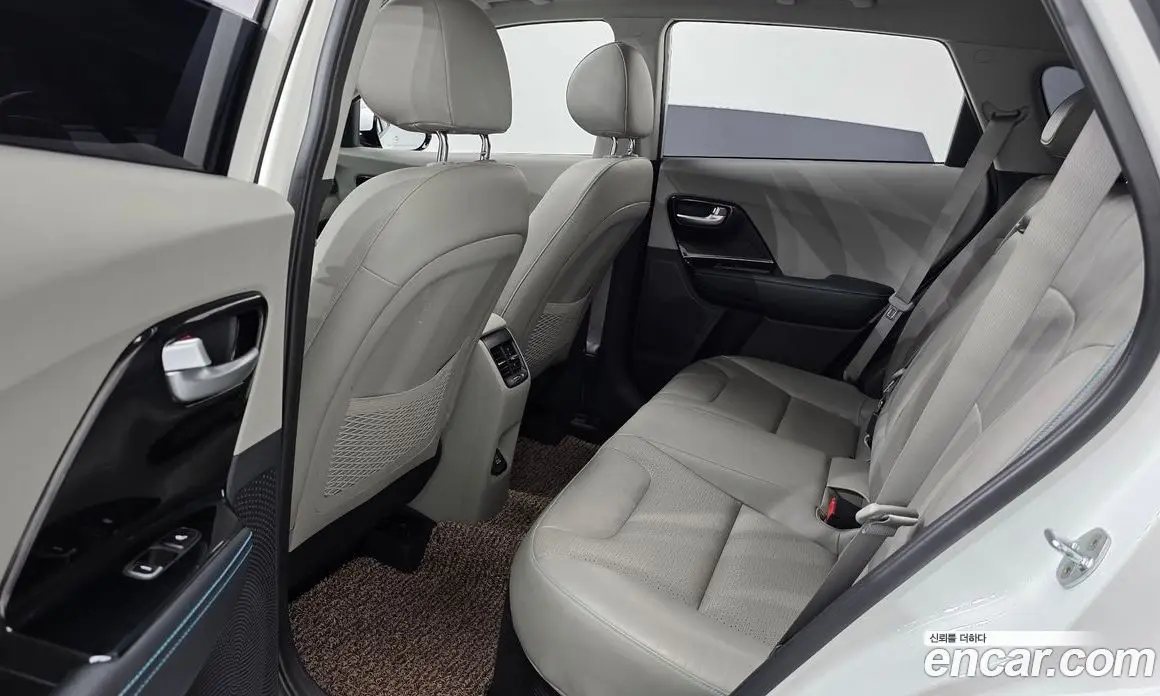Kia Niro 2016 1.6 автомат (гидро), фото 17