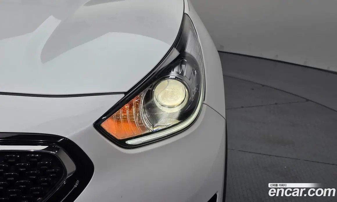 Kia Niro 2016 1.6 автомат (гидро), фото 7