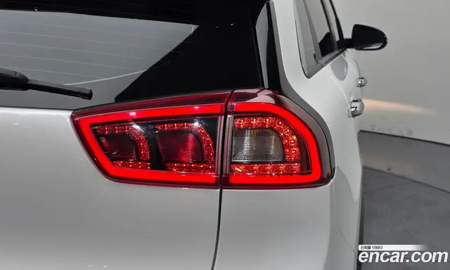 Kia Niro 2016 1.6 автомат (гидро), миниатюра 8