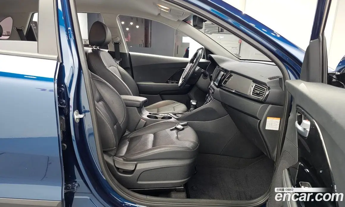 Kia Niro 2018 1.6 автомат (гидро), фото 16