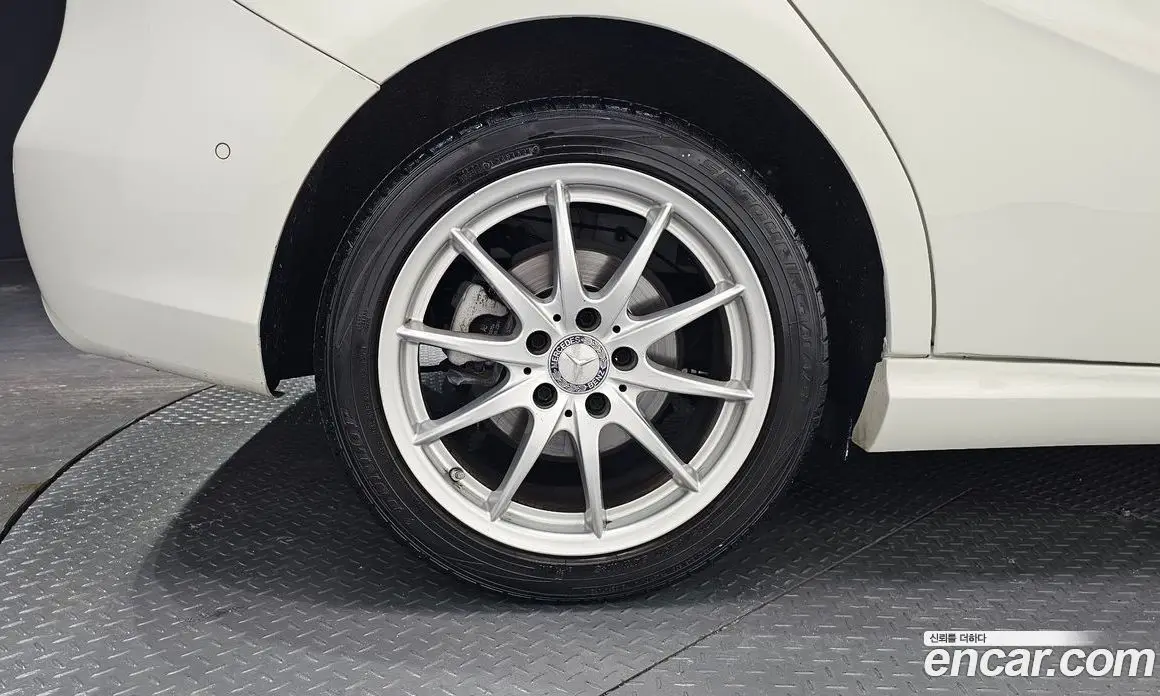 Mercedes-Benz B-Class 2017 2.1 автомат (гидро), фото 5 Mercedes-Benz B-Class 2017 2.1 автомат (гидро), фото 5