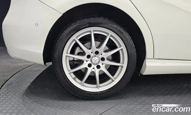 Mercedes-Benz B-Class 2017 2.1 автомат (гидро), миниатюра 5 Mercedes-Benz B-Class 2017 2.1 автомат (гидро), миниатюра 5