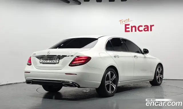 Mercedes-Benz E-Class 2017 2.0 автомат (гидро), миниатюра 2