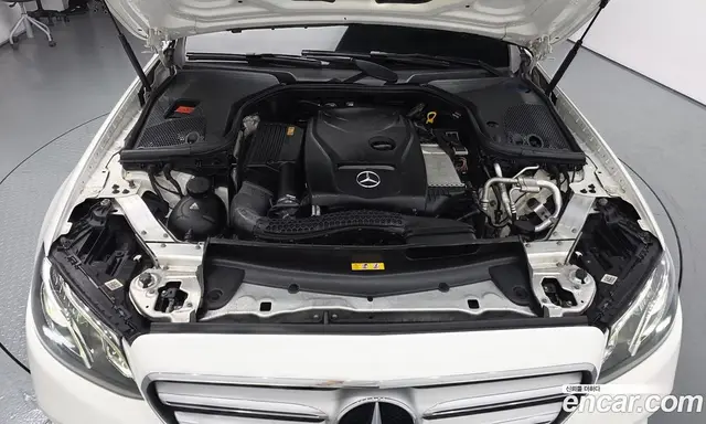 Mercedes-Benz E-Class 2017 2.0 автомат (гидро), миниатюра 6