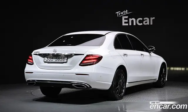 Mercedes-Benz E-Class 2019 1.9 автомат (гидро), миниатюра 2
