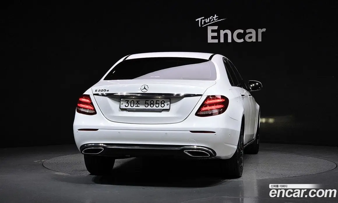 Mercedes-Benz E-Class 2019 1.9 автомат (гидро), фото 4