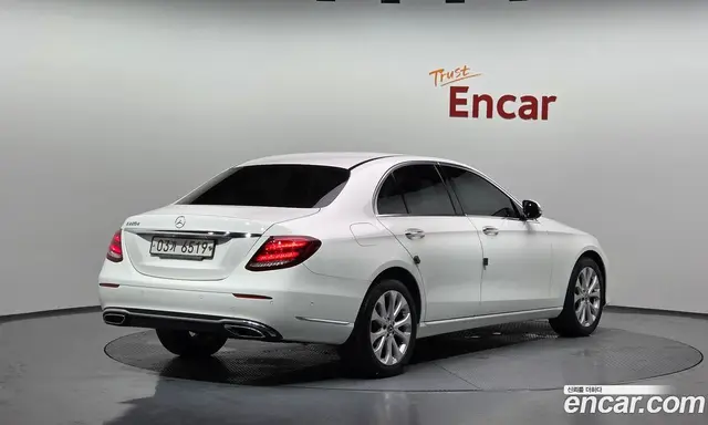 Mercedes-Benz E-Class 2019 1.9 автомат (гидро), миниатюра 2