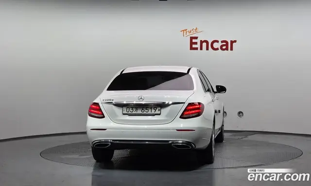 Mercedes-Benz E-Class 2019 1.9 автомат (гидро), миниатюра 4