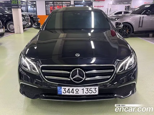 Mercedes-Benz E-Class 2020 2.0 автомат (гидро), миниатюра 2