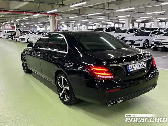 Mercedes-Benz E-Class 2020 2.0 автомат (гидро), миниатюра 4