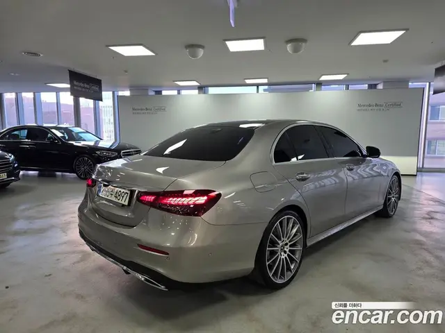 Mercedes-Benz E-Class 2021 2.0 автомат (гидро), миниатюра 2