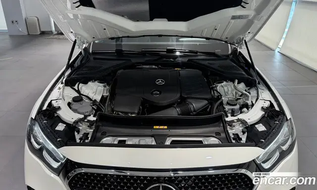 Mercedes-Benz E-Class 2025 2.0 автомат (гидро), миниатюра 6