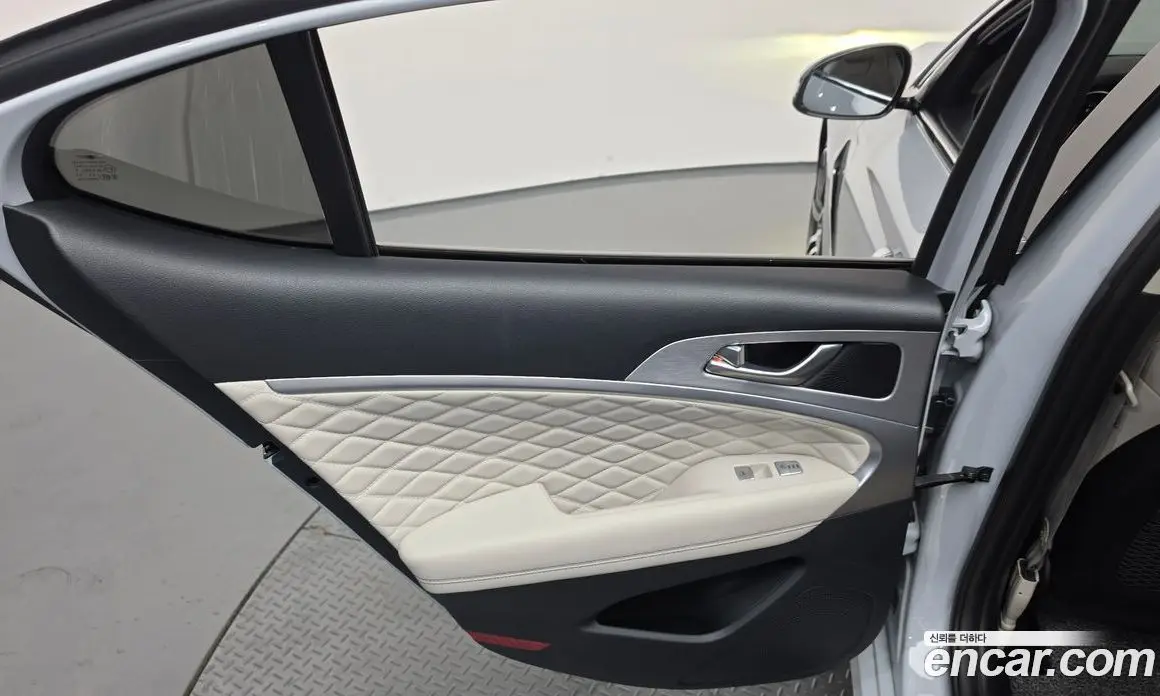Genesis G70 2019 2.0 автомат (гидро), фото 15 Genesis G70 2019 2.0 автомат (гидро), фото 15