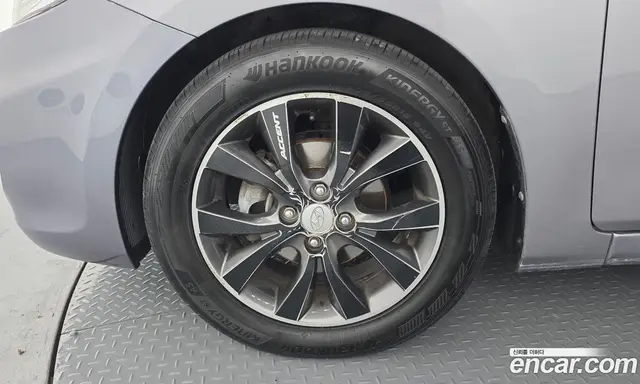 Hyundai Accent 2013 1.6 автомат (гидро), миниатюра 5