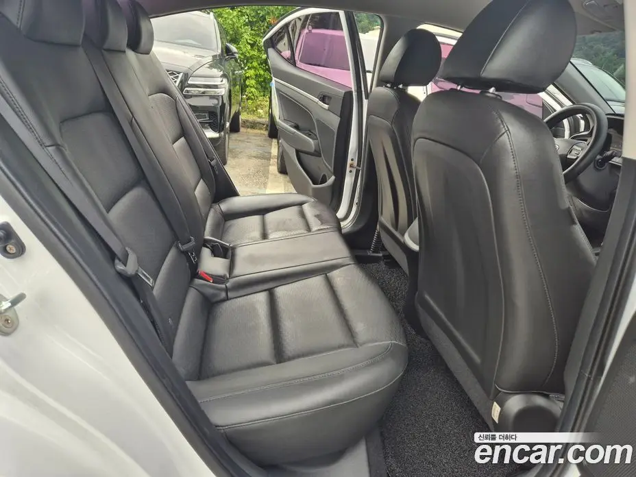 Hyundai Avante 2019 1.6 автомат (гидро), фото 13