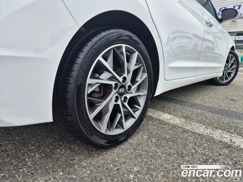 Hyundai Avante 2019 1.6 автомат (гидро), фото 17