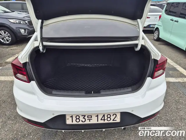 Hyundai Avante 2019 1.6 автомат (гидро), миниатюра 5