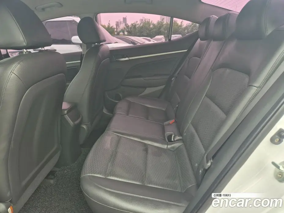 Hyundai Avante 2019 1.6 автомат (гидро), фото 9
