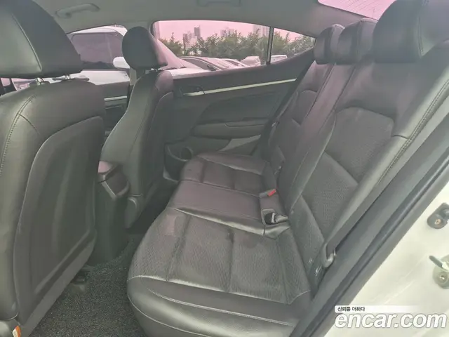 Hyundai Avante 2019 1.6 автомат (гидро), миниатюра 9