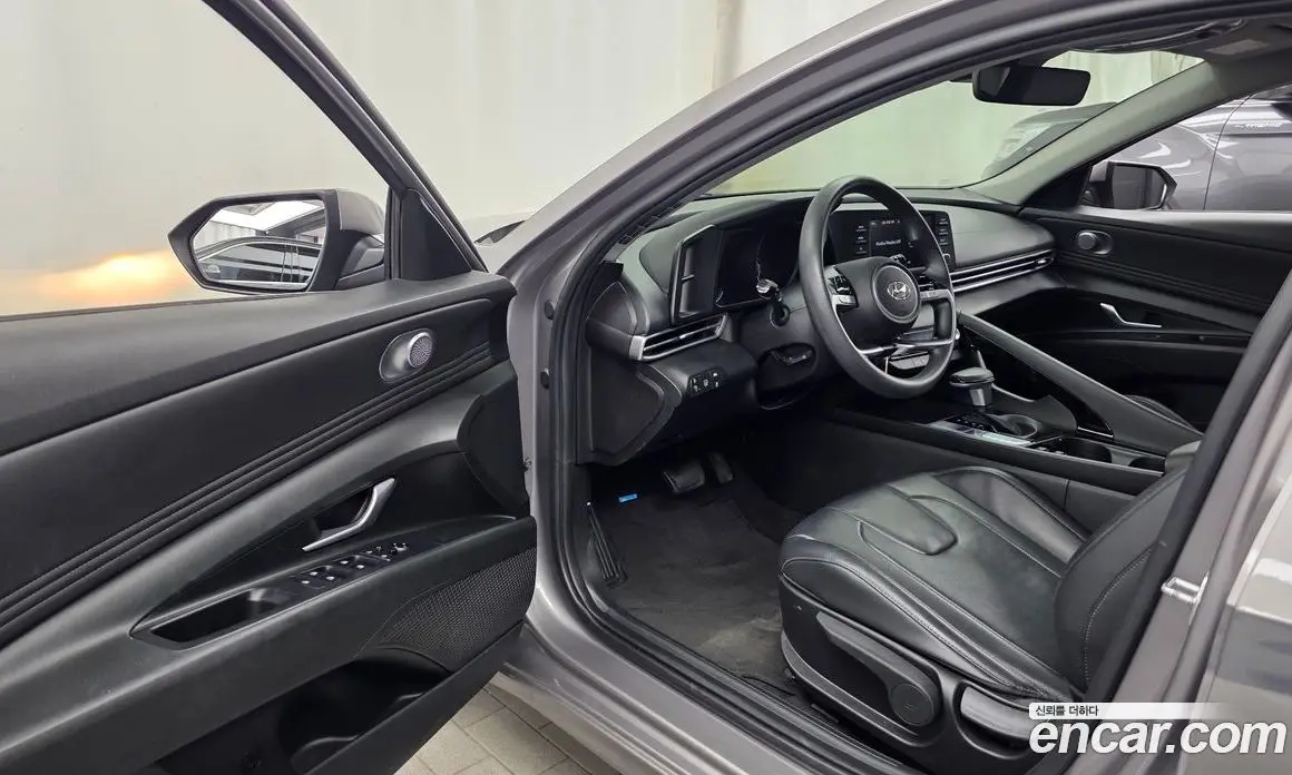 Hyundai Avante 2021 1.6 автомат (гидро), фото 13