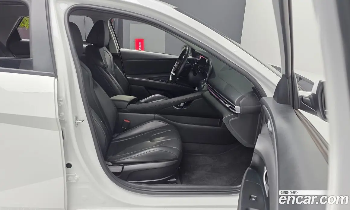Hyundai Avante 2023 1.6 автомат (гидро), фото 11