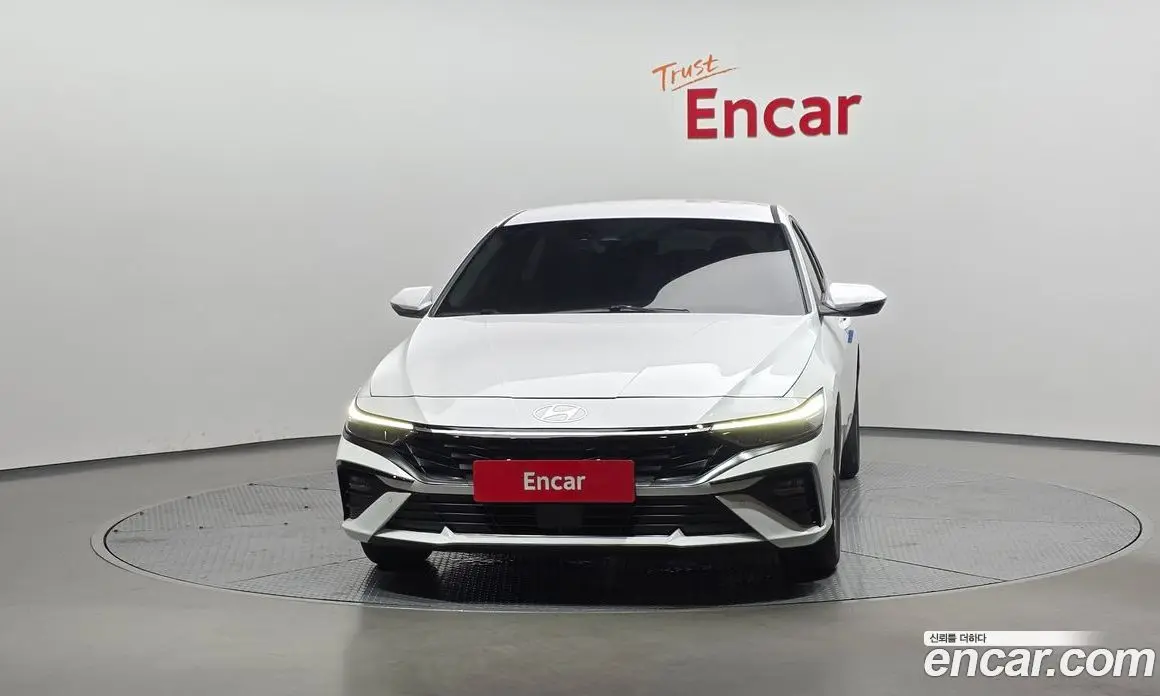 Hyundai Avante 2023 1.6 автомат (гидро), фото 3
