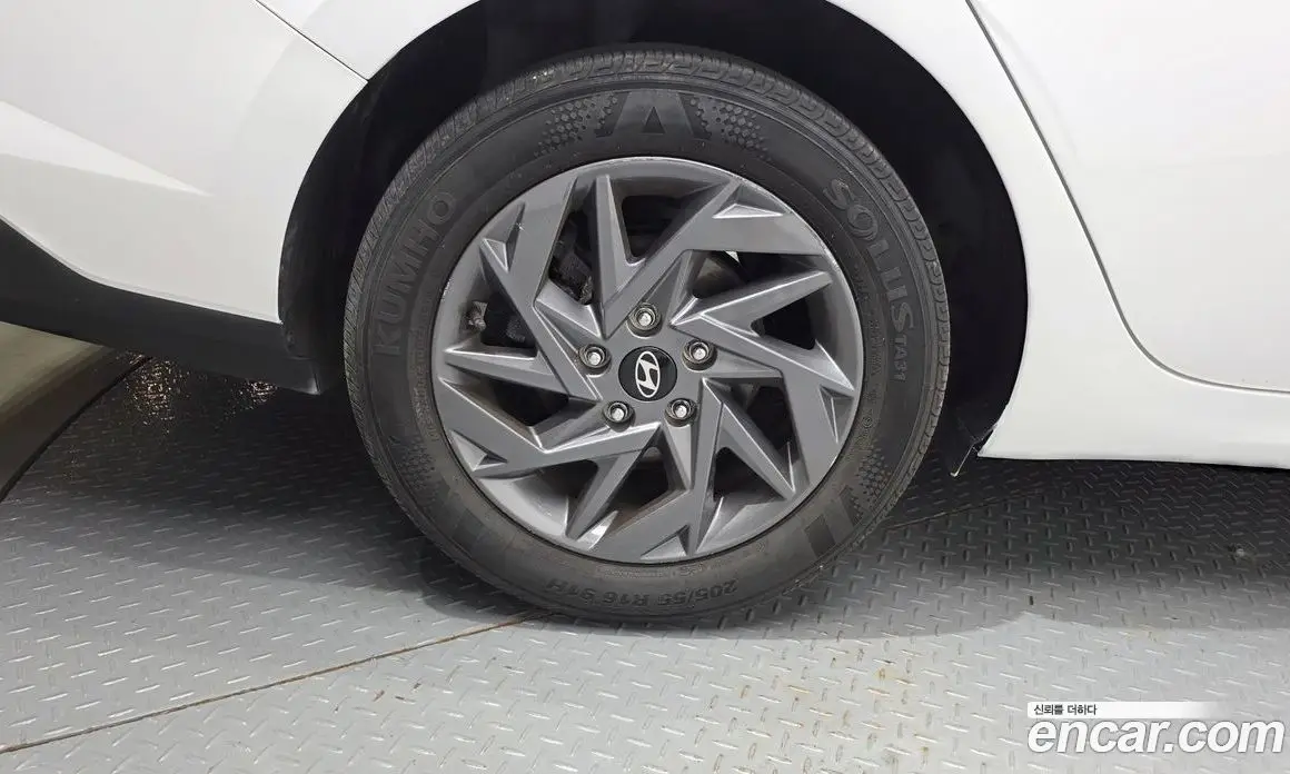 Hyundai Avante 2023 1.6 автомат (гидро), фото 5