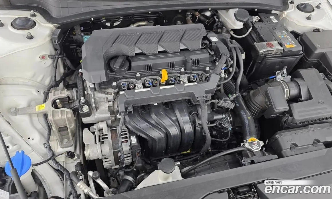 Hyundai Avante 2023 1.6 автомат (гидро), фото 6