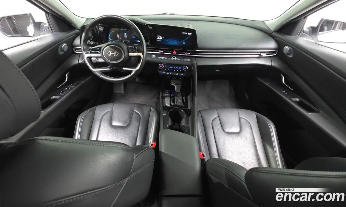 Hyundai Avante 2023 1.6 автомат (гидро), фото 7
