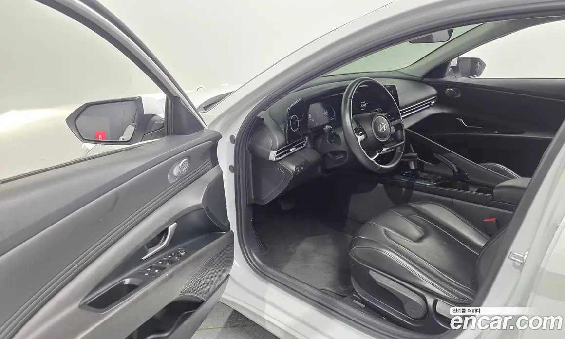 Hyundai Avante 2023 1.6 автомат (гидро), фото 10