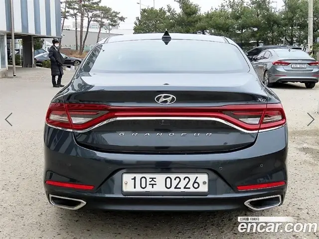 Hyundai Grandeur 2016 2.4 автомат (гидро), миниатюра 4