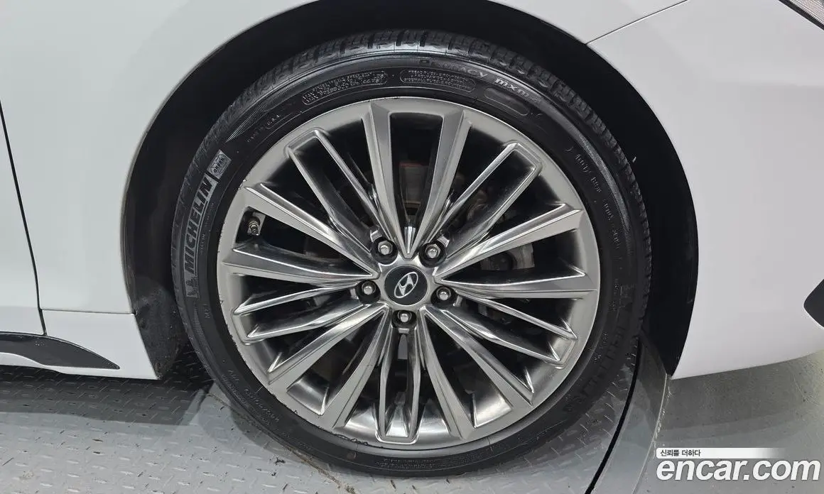 Hyundai Grandeur 2017 2.2 автомат (гидро), фото 7