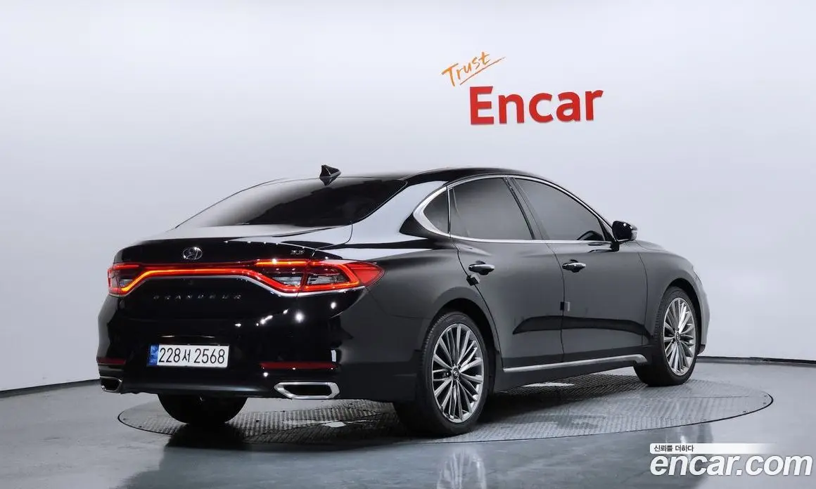 Hyundai Grandeur 2018 3.3 автомат (гидро), фото 15