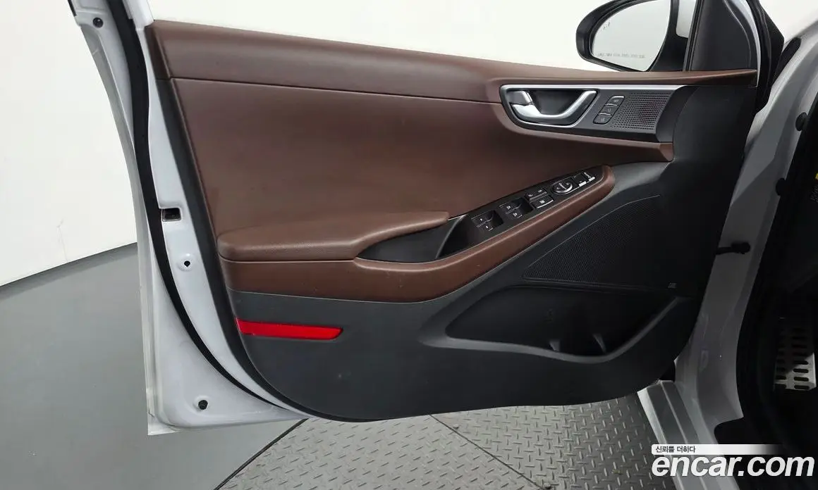 Hyundai Ioniq 2019 1.6 автомат (гидро), фото 14