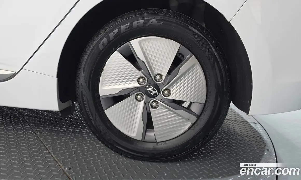 Hyundai Ioniq 2019 1.6 автомат (гидро), фото 7