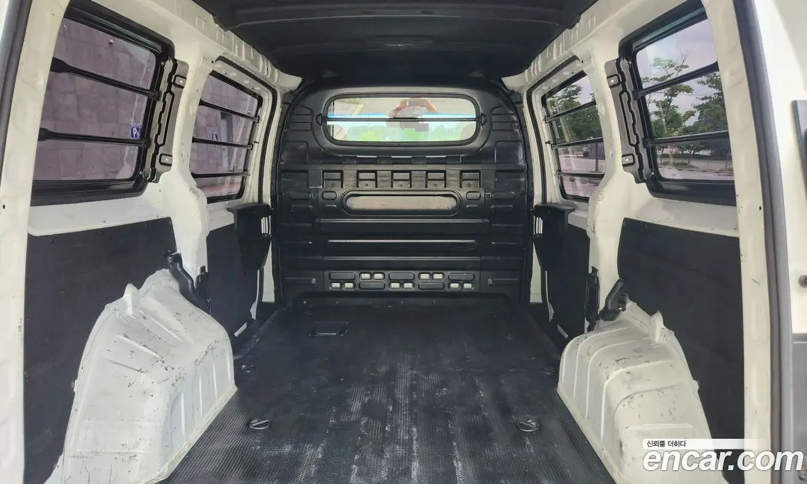 Hyundai Staria 2021 2.2 автомат (гидро), фото 14
