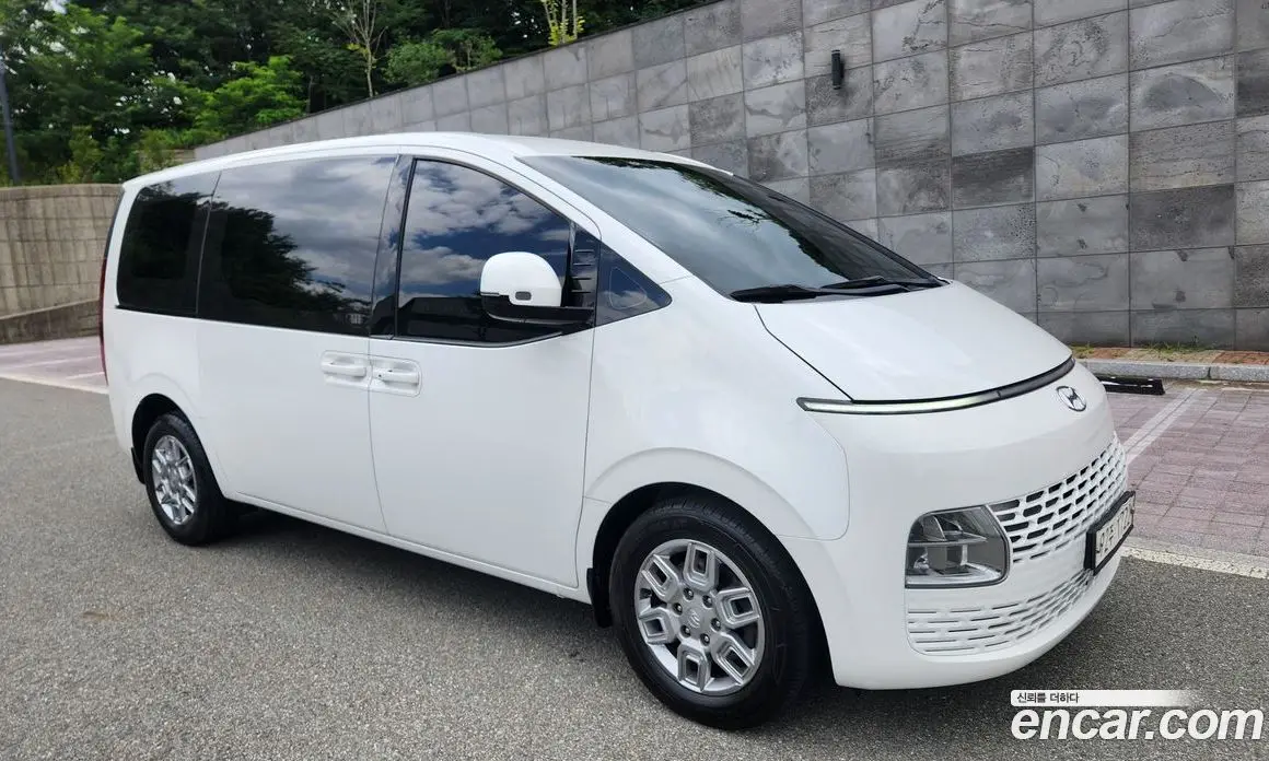 Hyundai Staria 2021 2.2 автомат (гидро), фото 3