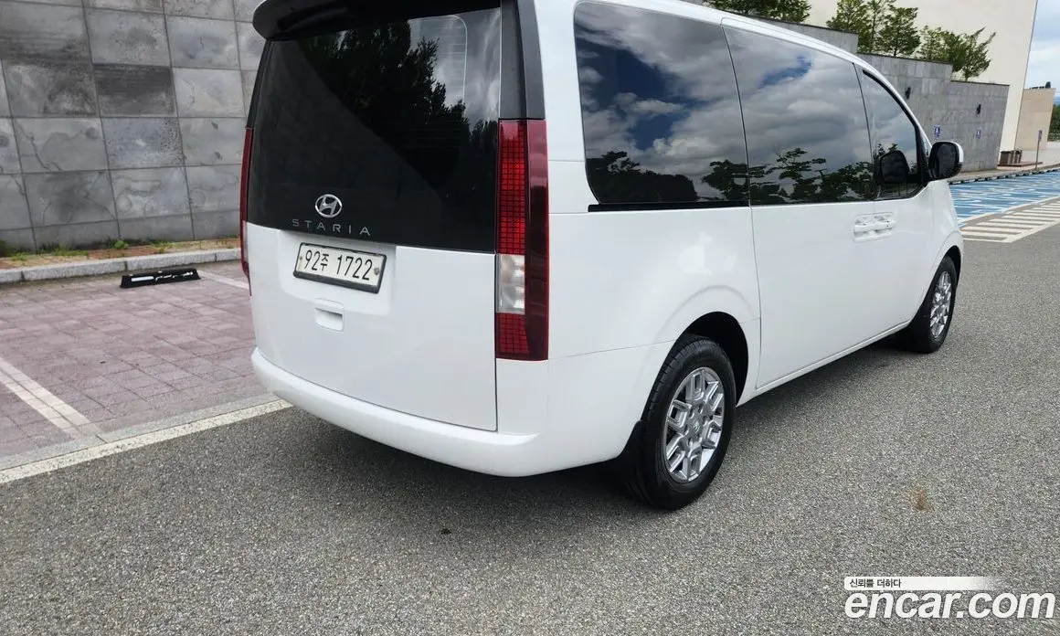 Hyundai Staria 2021 2.2 автомат (гидро), фото 5
