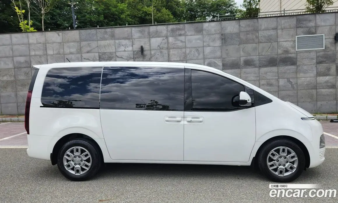 Hyundai Staria 2021 2.2 автомат (гидро), фото 7