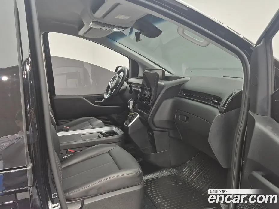 Hyundai Staria 2025 2.2 автомат (гидро), фото 17