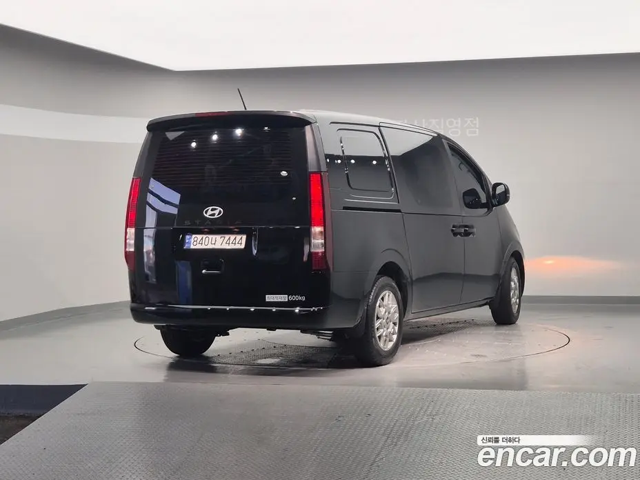 Hyundai Staria 2025 2.2 автомат (гидро), фото 5
